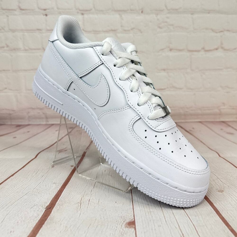 Nike Air Force 1 Low Triple White Shoes Size 7Y/Women's Size 8.5 (DH2920-111) - Picture 2 of 11